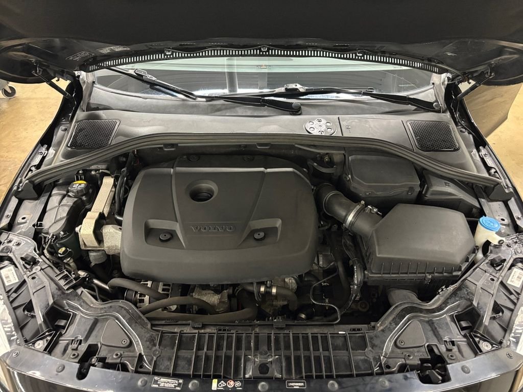 Used 2017 Onyx Black Metallic Volvo T5 image 9