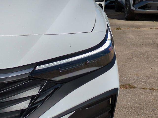 New 2026 White Hyundai SE image 10