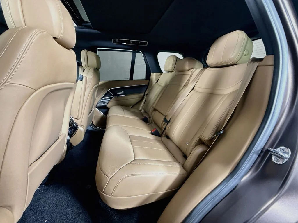 New 2026 Tourmaline Brown in Satin finish Land Rover SE image 24