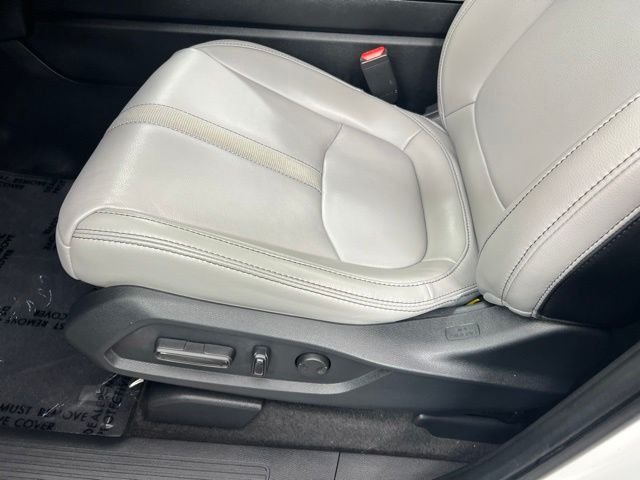 Used 2023 White Honda Touring image 14