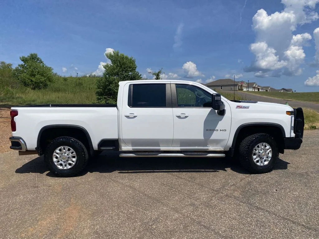 Used 2024 White Chevrolet LT image 10