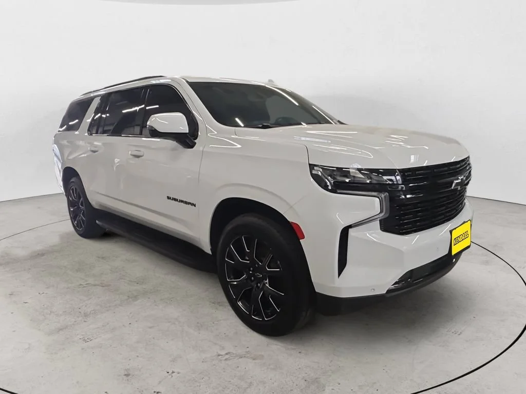 Used 2023 Summit White Chevrolet RST image 3