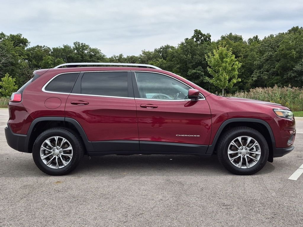 Used 2021 Red Jeep Latitude Lux image 8