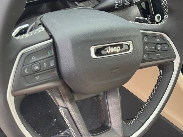 New 2026 Diamond Black Crystal Pearl-Coat Exterior Paint Jeep Limited image 18