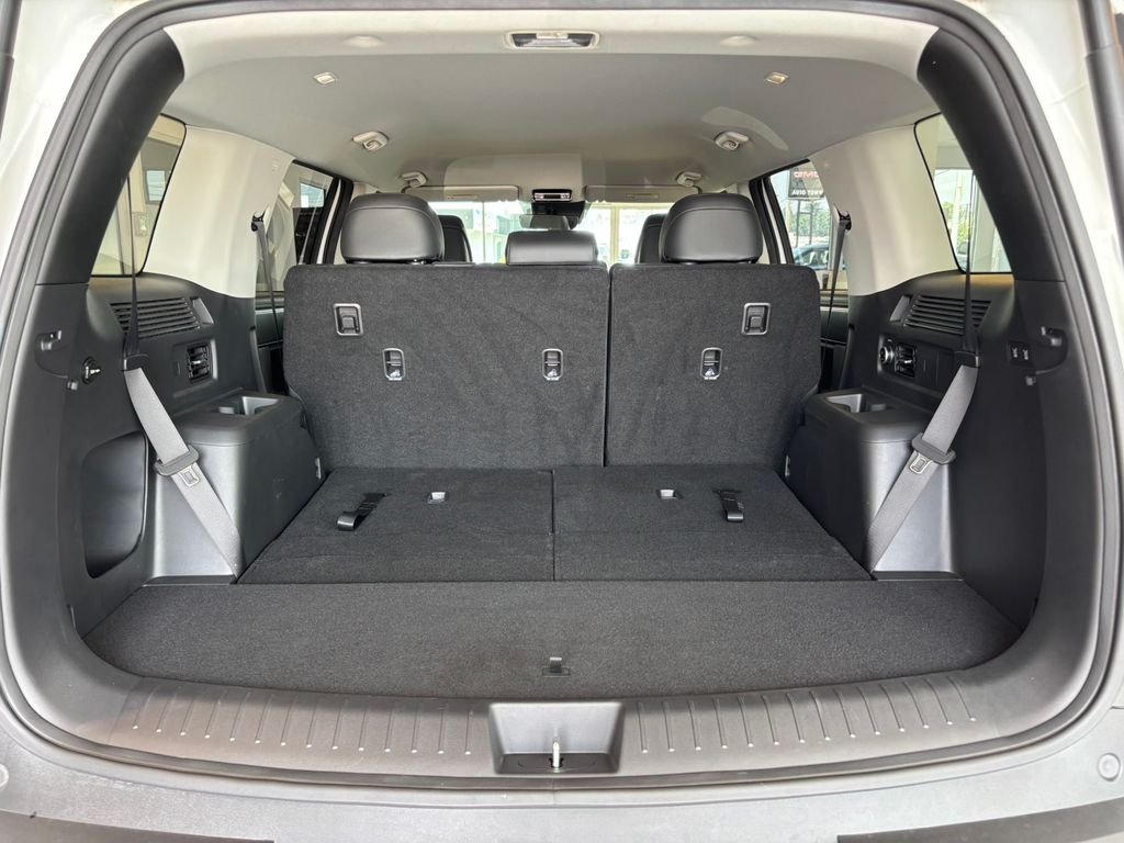 Used 2025 White Hyundai SEL image 29