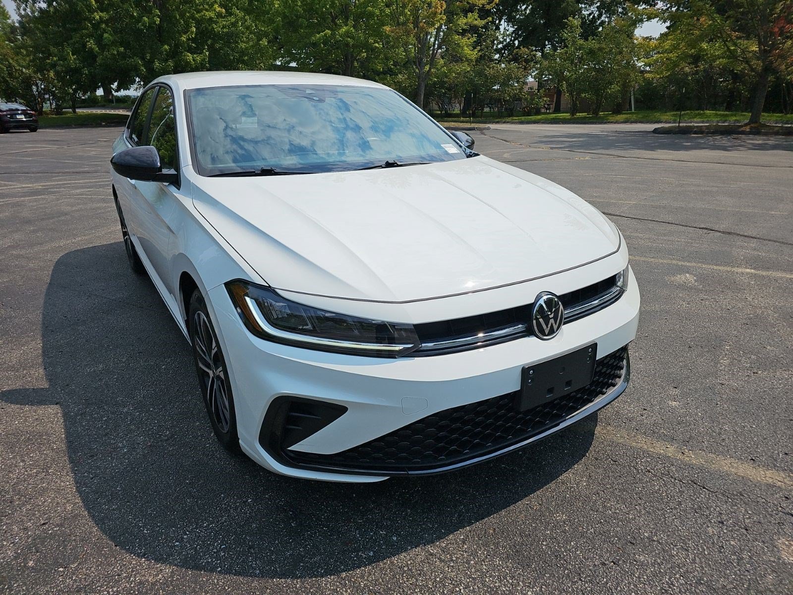 Used 2025 White Volkswagen Sport image 7