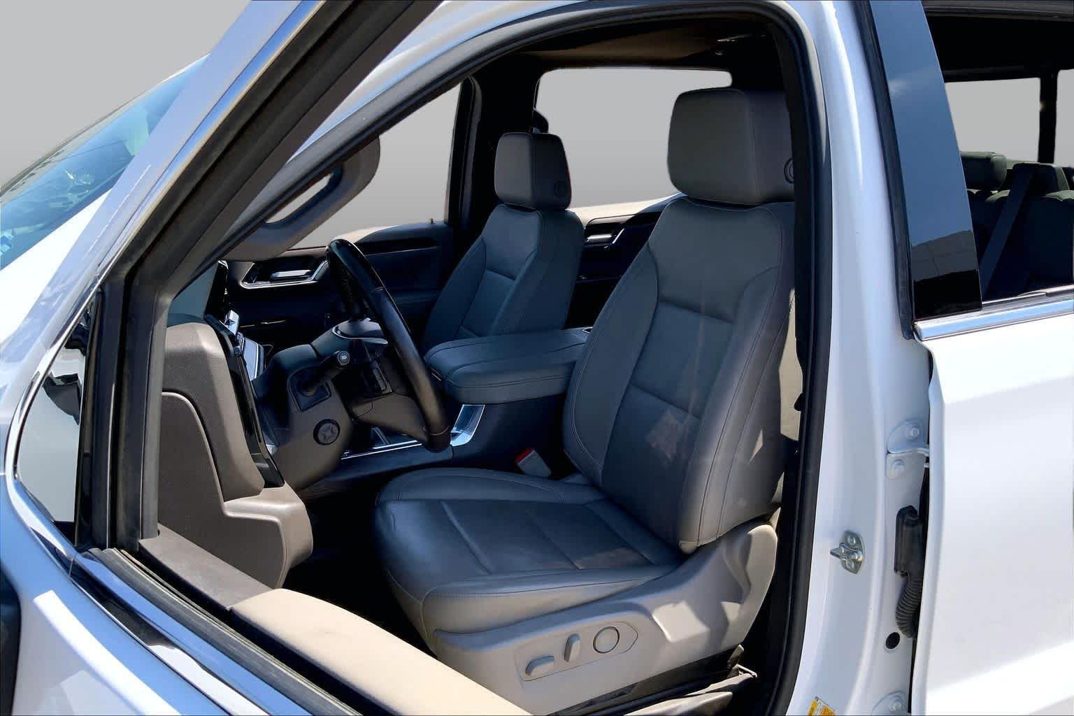 Used 2025 Summit White GMC SLT image 8