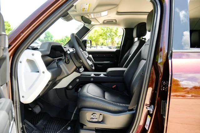 New 2026 Red Land Rover S image 4