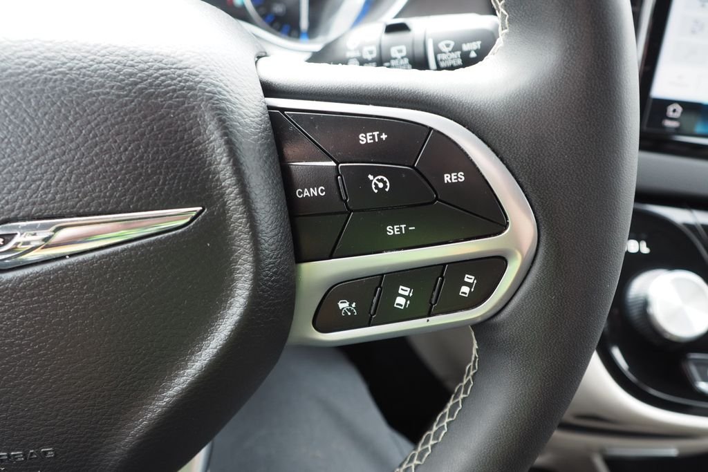 Used 2024 Black Chrysler Touring L image 28