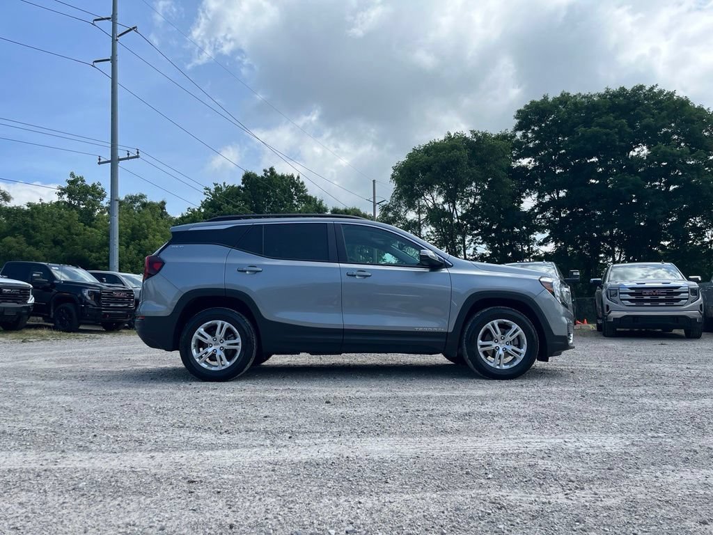 Used 2024 Sterling Metallic GMC SLE image 6