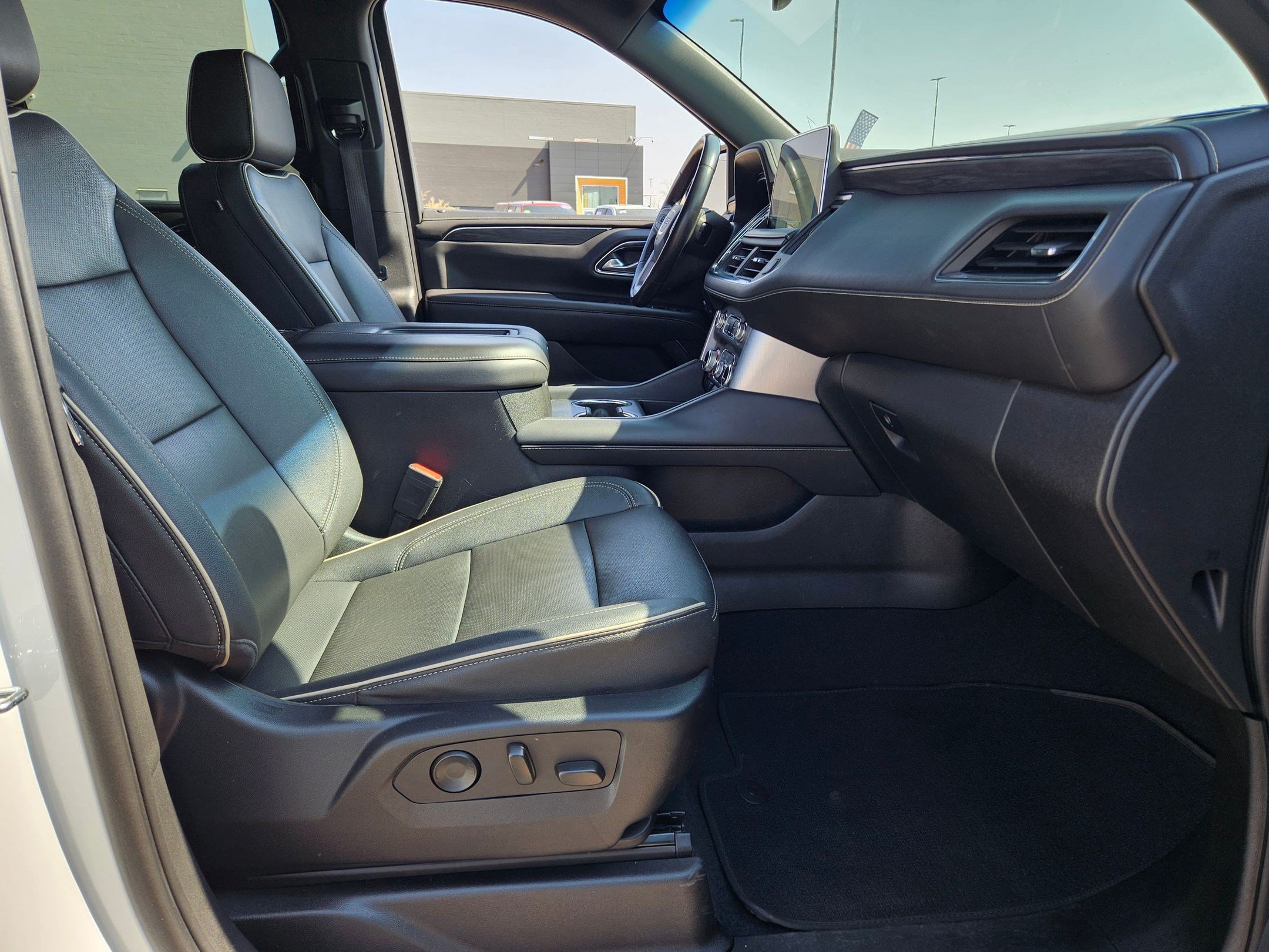 Used 2023 SUMMIT WHITE GMC SLT image 26