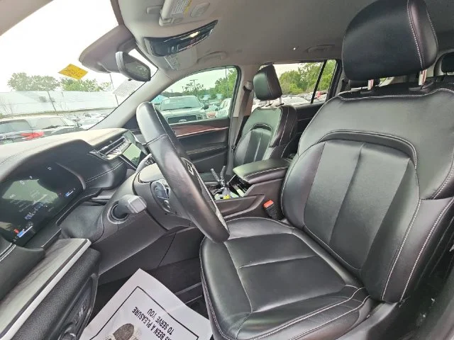 Used 2021 Silver Jeep Limited image 22