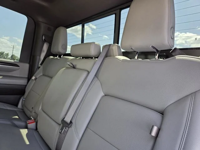 Used 2024 White GMC SLT image 30