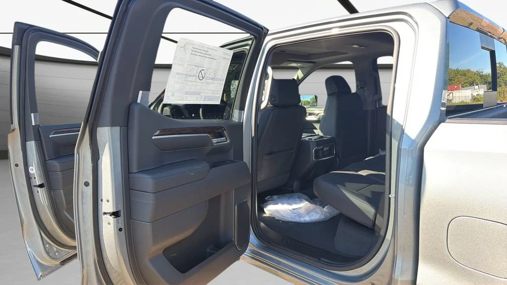 New 2026 Sterling Metallic GMC Elevation image 13