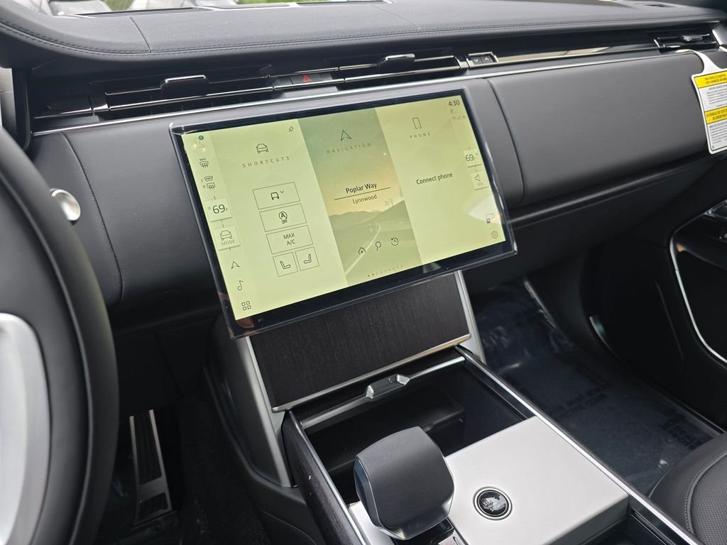 New 2026 Fuji White LAND ROVER SE LWB 7-Seats / V8 image 19