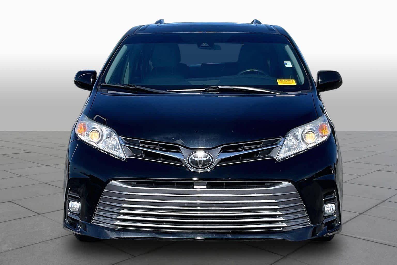 Used 2019 Midnight Black Metallic Toyota XLE Premium image 4
