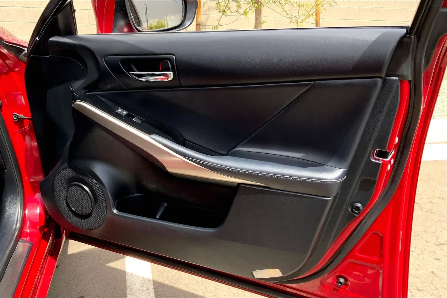 Used 2015 Matador Red Mica Lexus  image 22