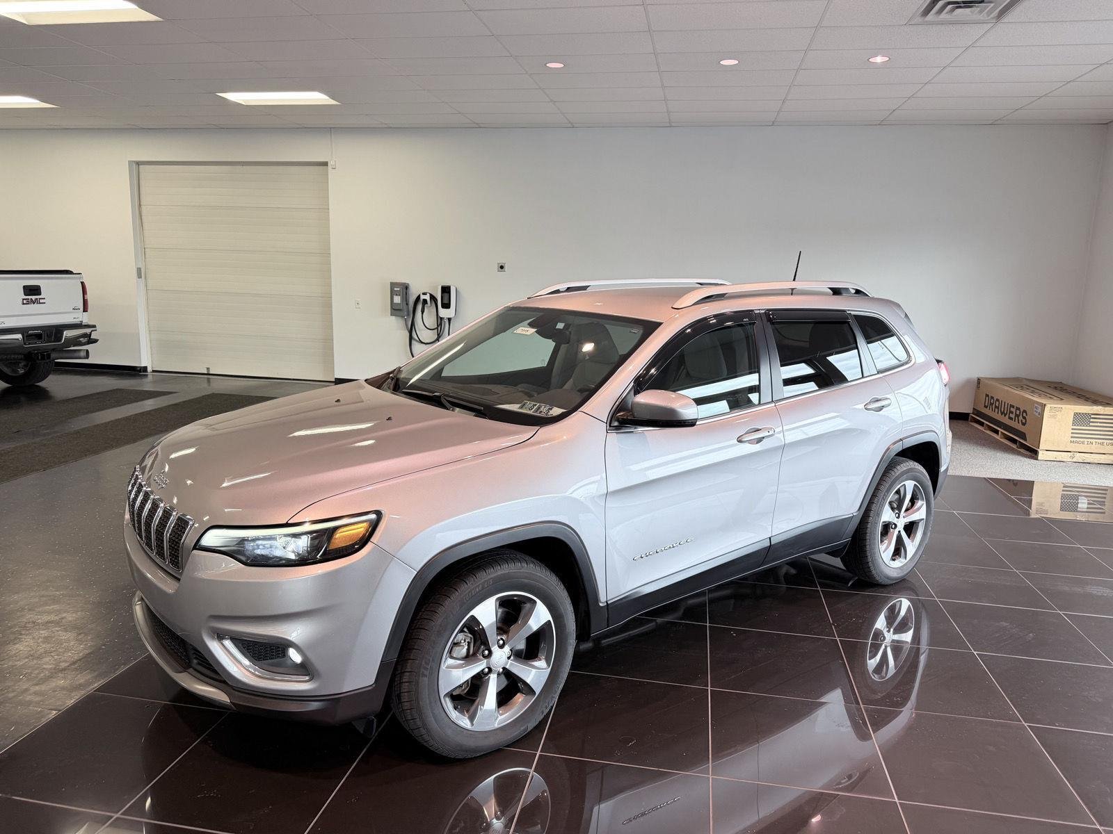 Used 2019 Billet Silver Metallic Clearcoat Jeep Limited image 7