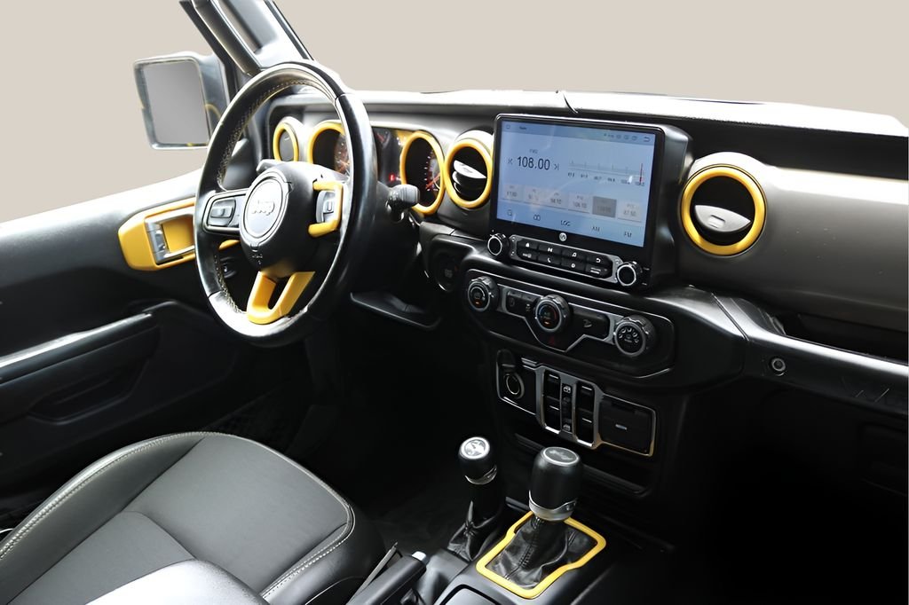 Used 2020 Silver Jeep Unlimited Sport image 19