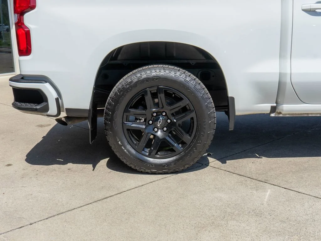 Used 2024 Summit White Chevrolet RST image 33
