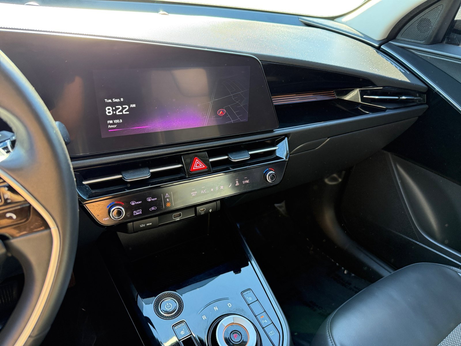 Used 2024 Steel Gray Kia Wind image 12