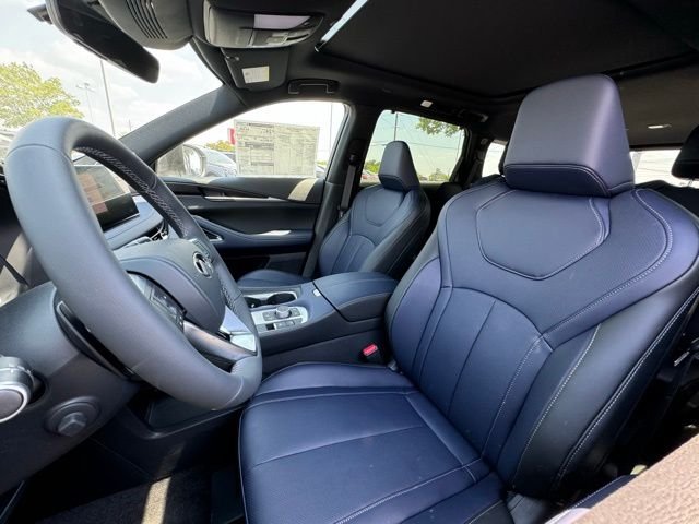 New 2026 RADIANT WHITE INFINITI Sport AWD image 9