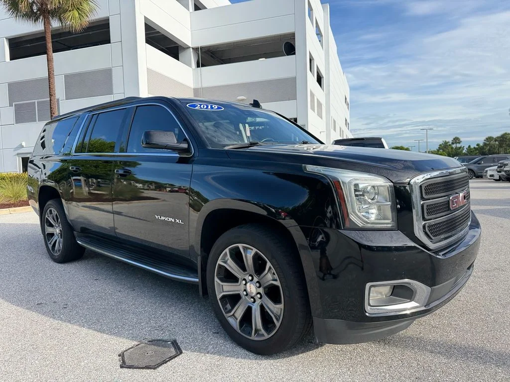 Used 2019 Onyx Black GMC SLE image 1
