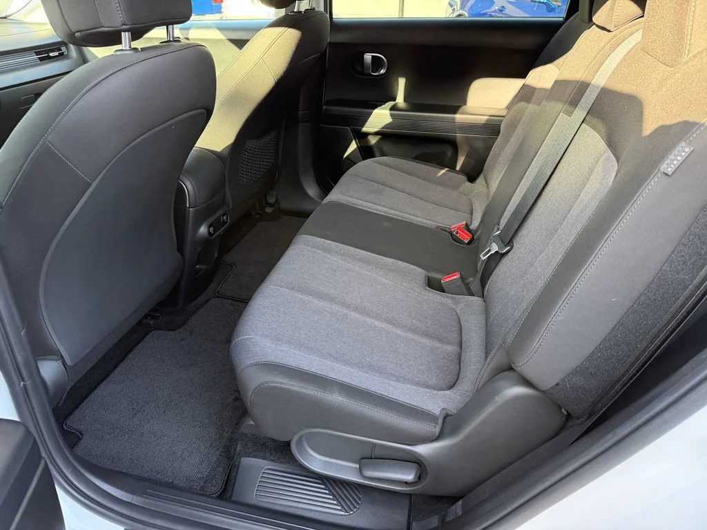 Used 2024 White Hyundai SEL image 17