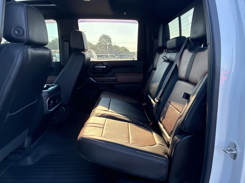 Used 2022 Iridescent Pearl Tricoat Chevrolet High Country image 18