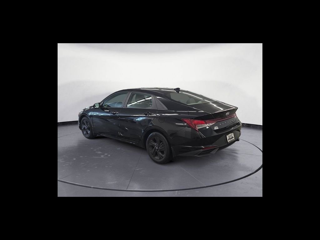 Used 2022 Black Hyundai SEL image 4