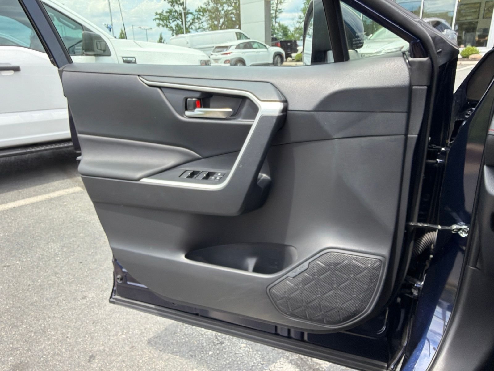 Used 2024  Toyota SE image 23
