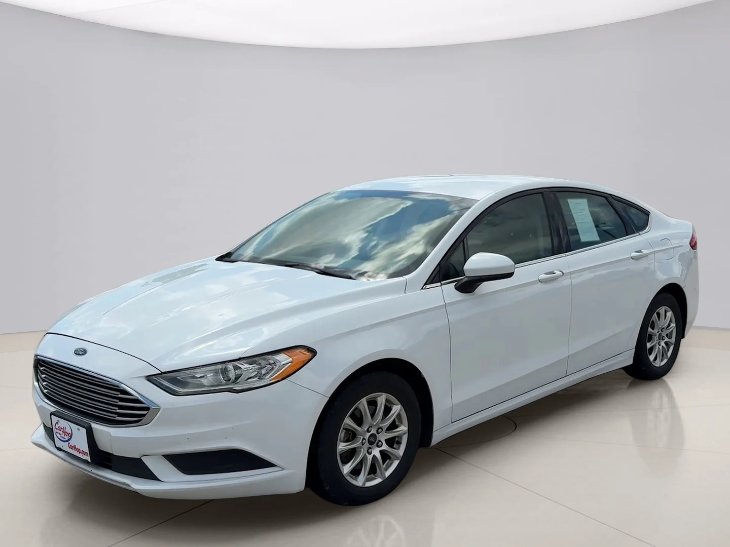 Used 2017 White Ford S image 1