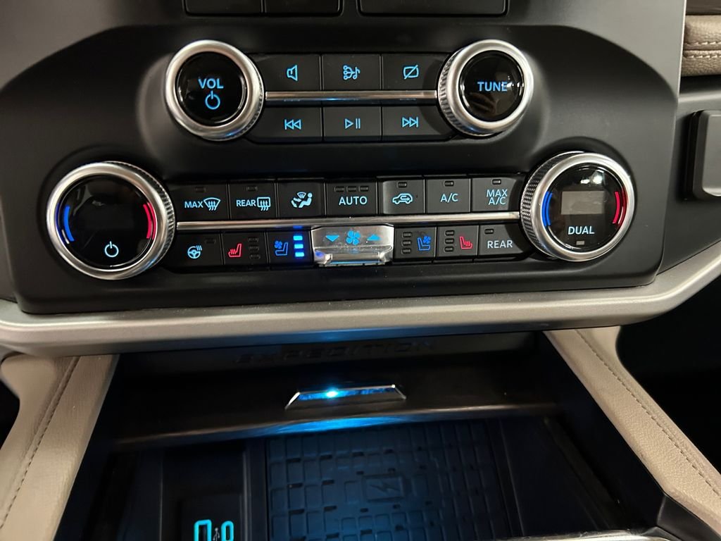 Used 2024 White Ford Limited image 30