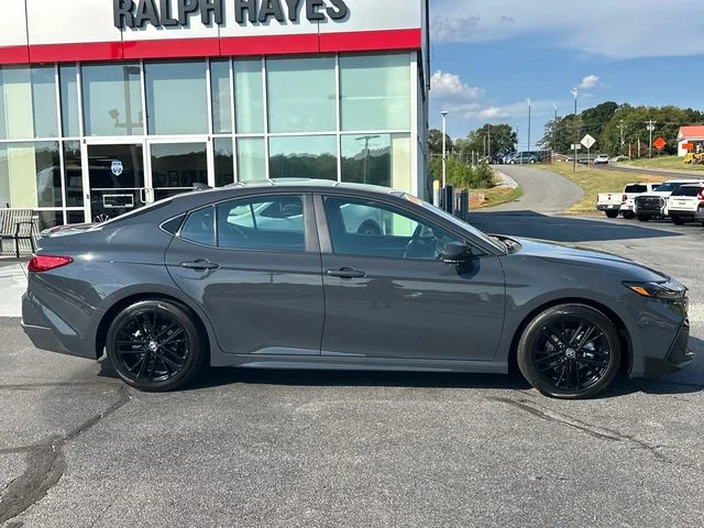 Used 2026  Toyota SE image 2