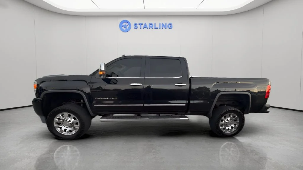 Used 2017 ONYX BLACK GMC Denali image 2