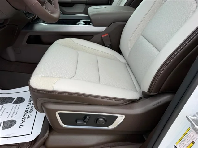 New 2026 Bright White Clear-Coat Exterior Paint RAM Laramie image 21