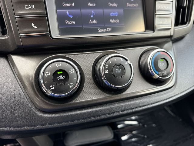 2015 Toyota RAV4 LE - Photo 19