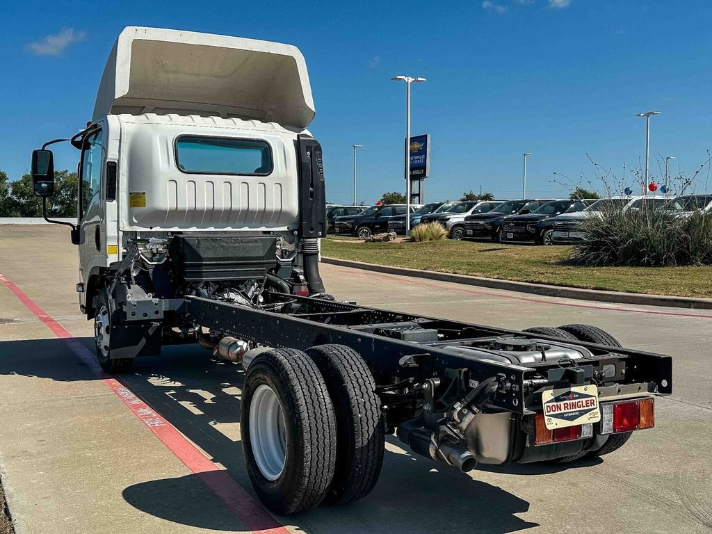 New 2024 Arc White Chevrolet  image 7