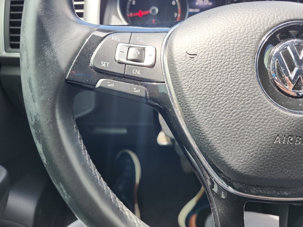 Used 2018 Deep Black Pearl Volkswagen 3.6L V6 SE image 23