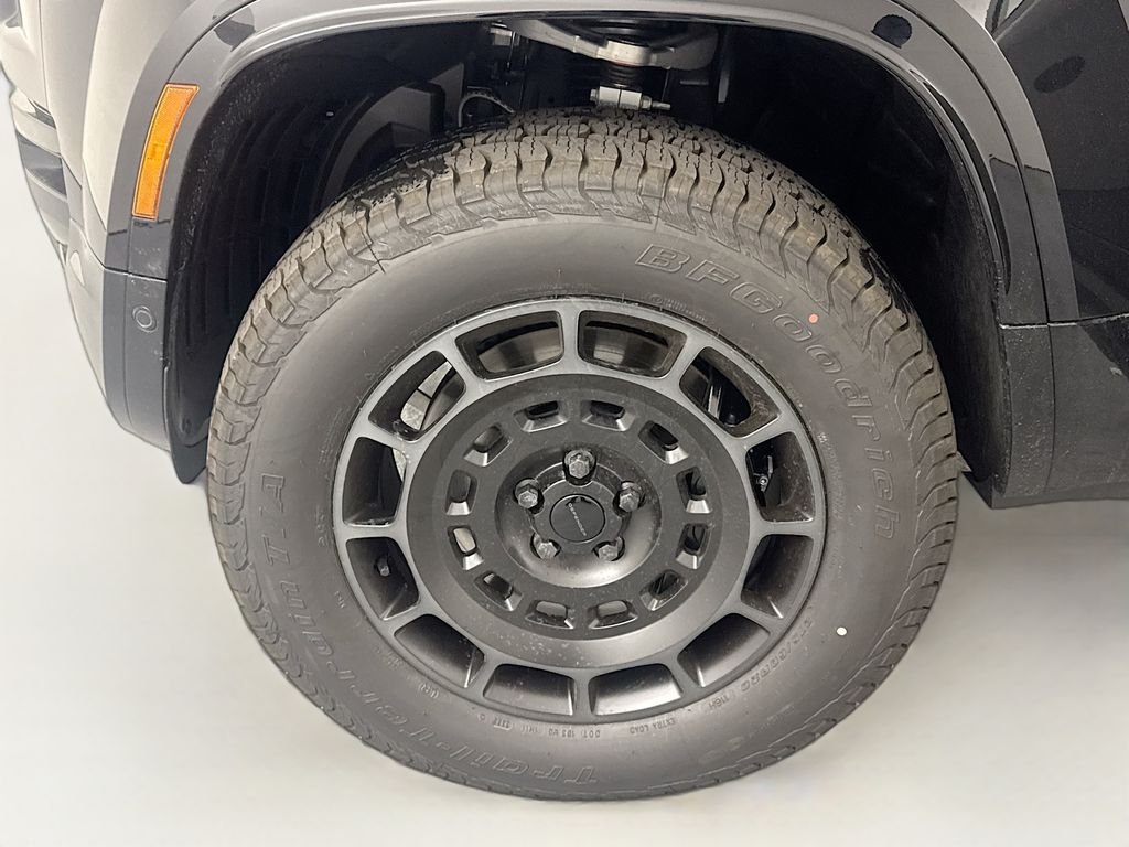 New 2026 Black Land Rover OCTA Black image 30