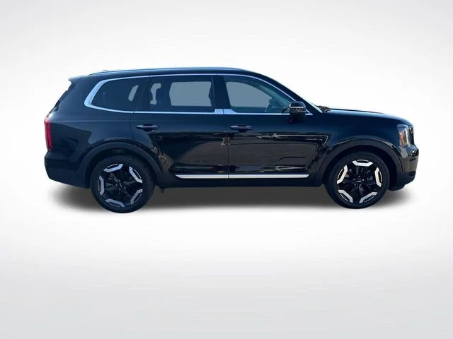 Used 2025 Black Kia S image 6