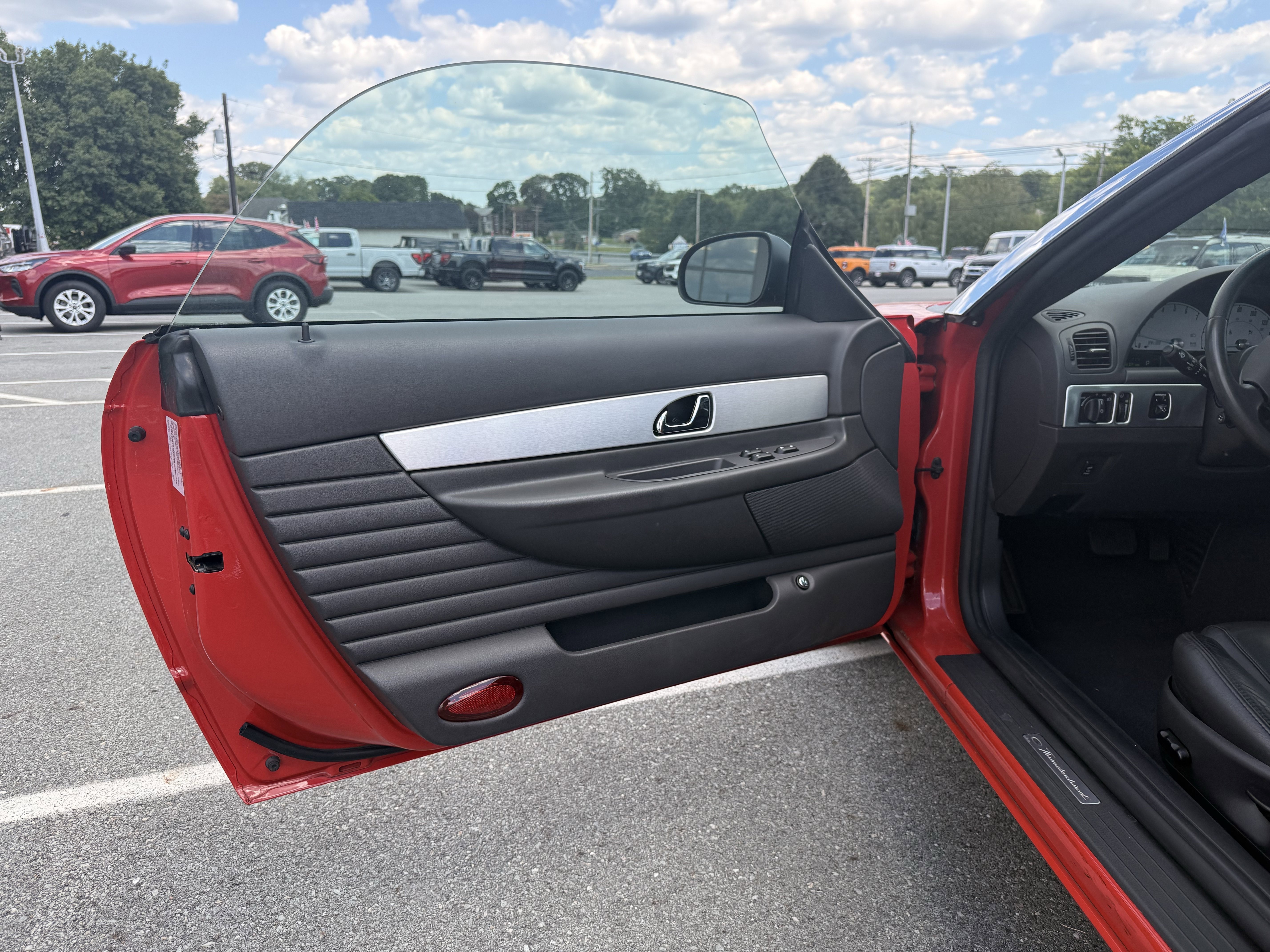 Used 2002 Red Ford Base image 13