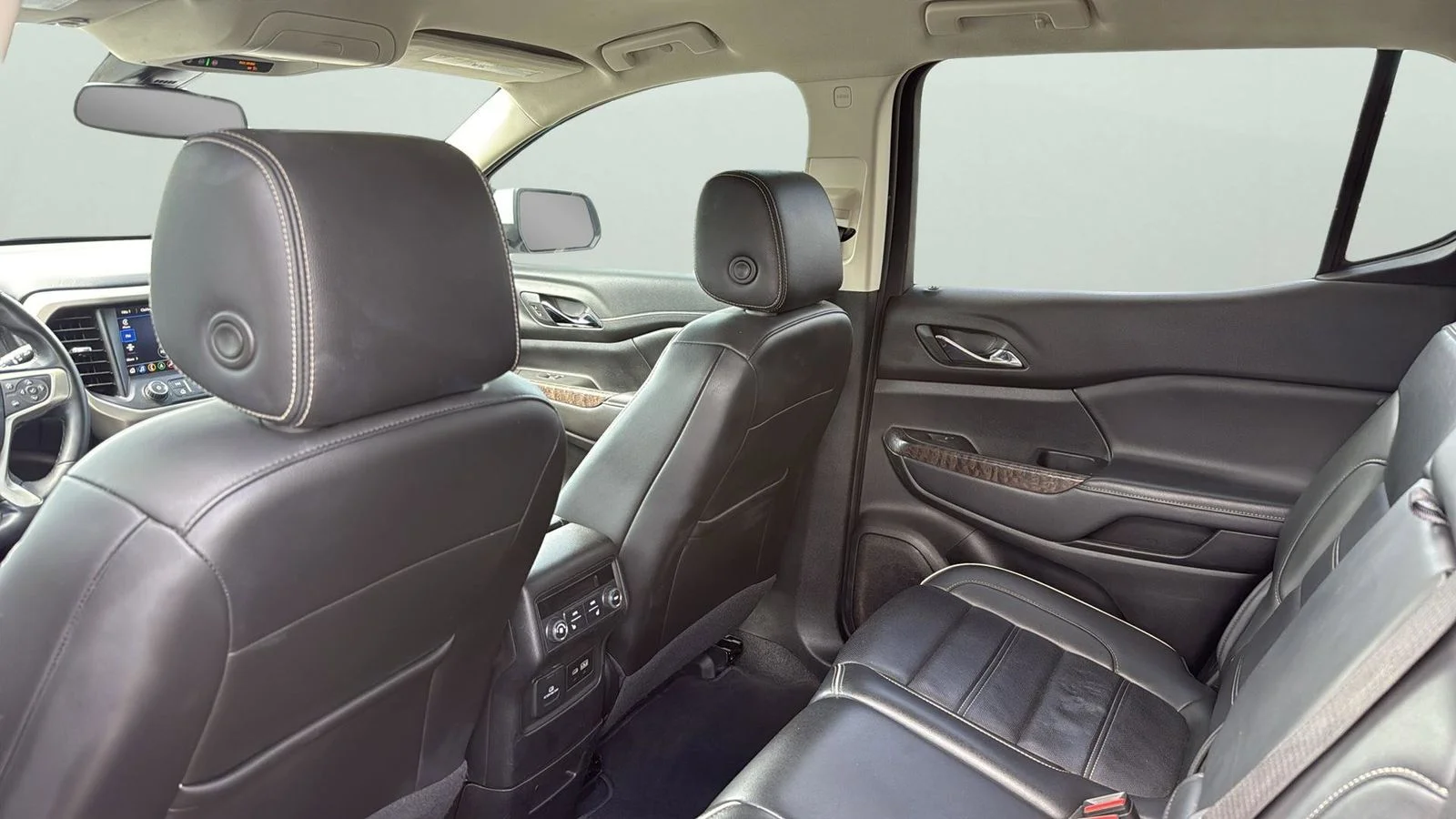 Used 2023 White GMC Denali image 29