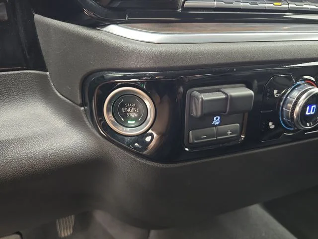 Used 2025 Summit White GMC SLT image 26