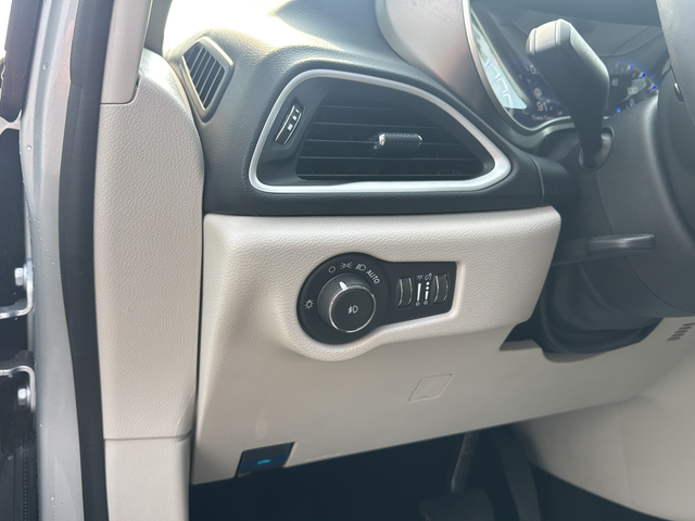 Used 2024 Silver Chrysler Touring L image 28