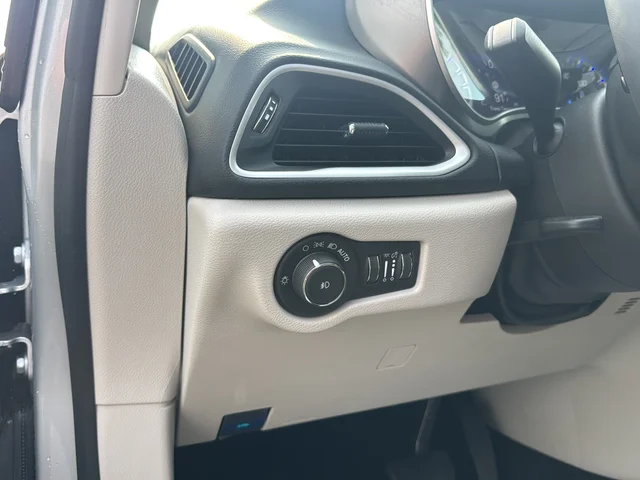 Used 2024 Silver Chrysler Touring L image 28