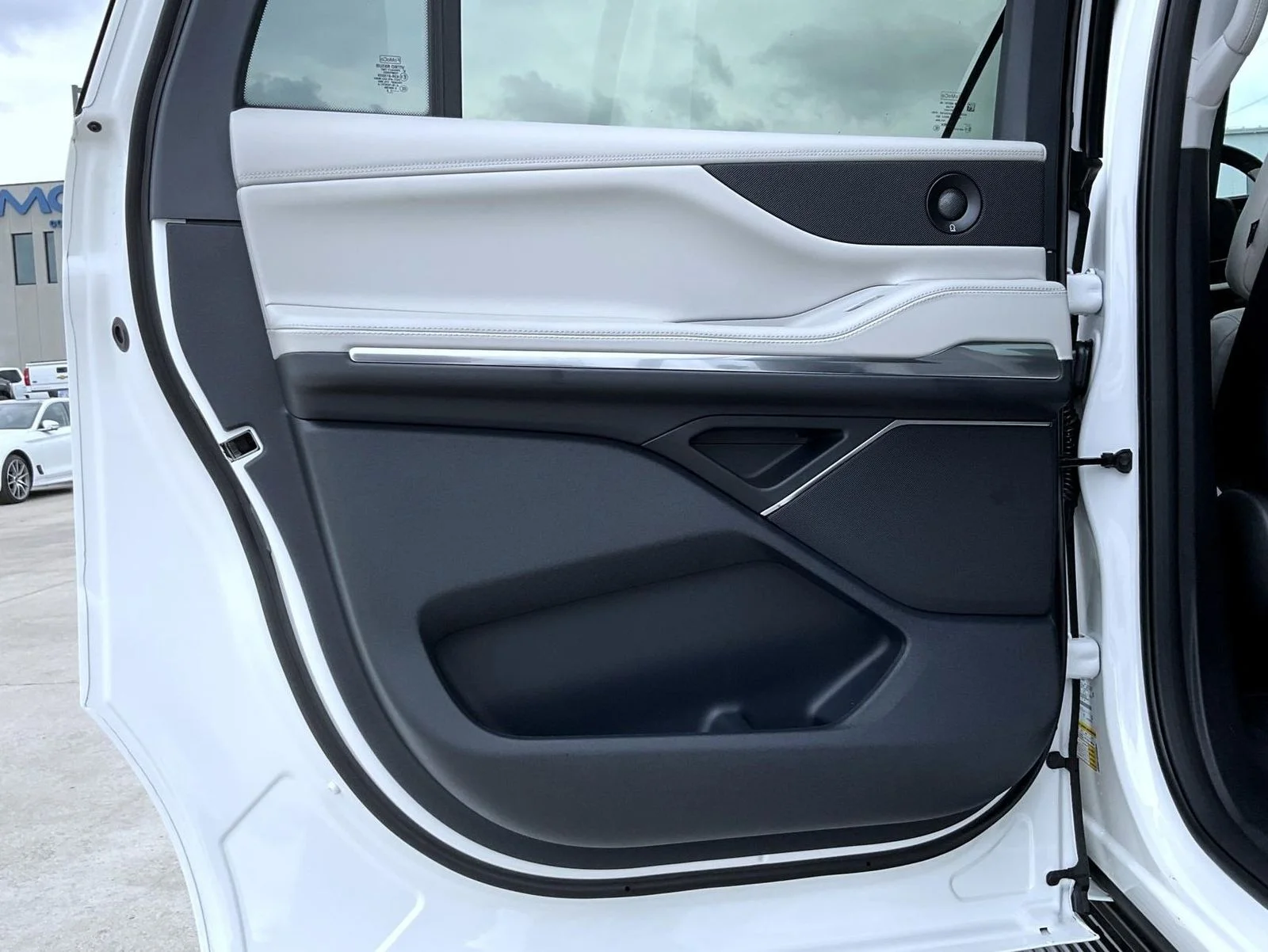 New 2026 White Lincoln Premiere image 23