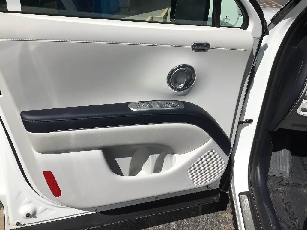 Used 2026 Creamy White Pearl Hyundai Calligraphy image 13