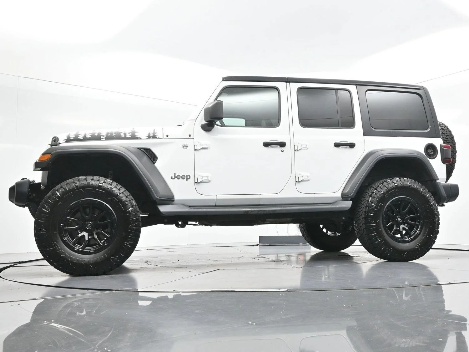 Used 2020 Bright White Clearcoat Jeep Sport S image 42