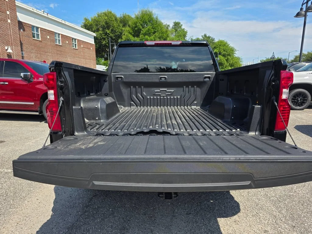 Used 2025 Black Chevrolet LT image 34